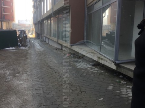 Shes dy lokale me nga 50m2 kati perdhes / Prizren