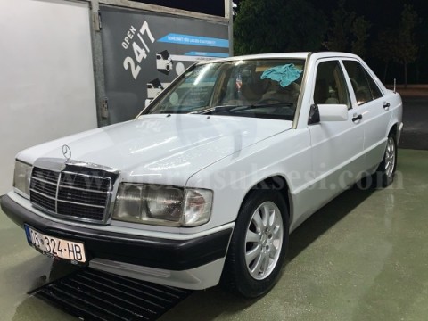 Shes Mercedes 190D