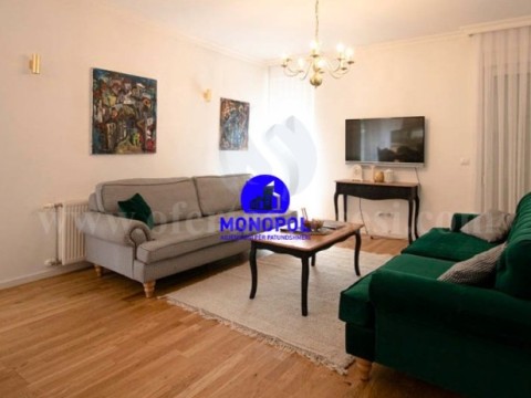 Jap me qira shtepin 200m2 dy kateshe me 4 ari oborr/Prishtine