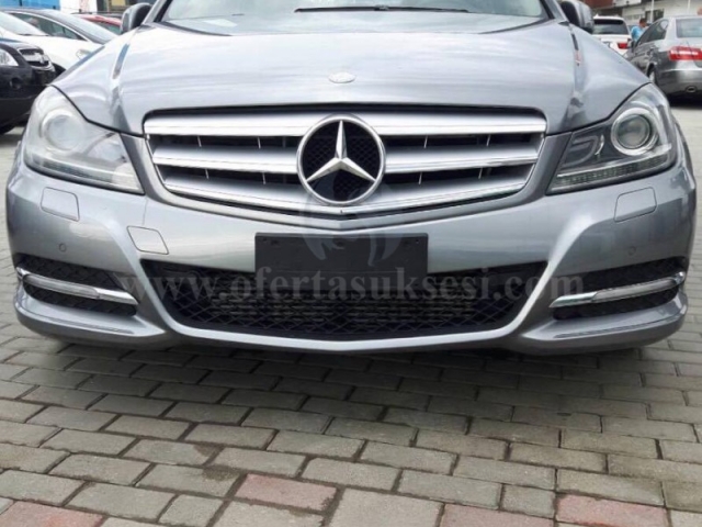 Shes Merceds C220 CDI,