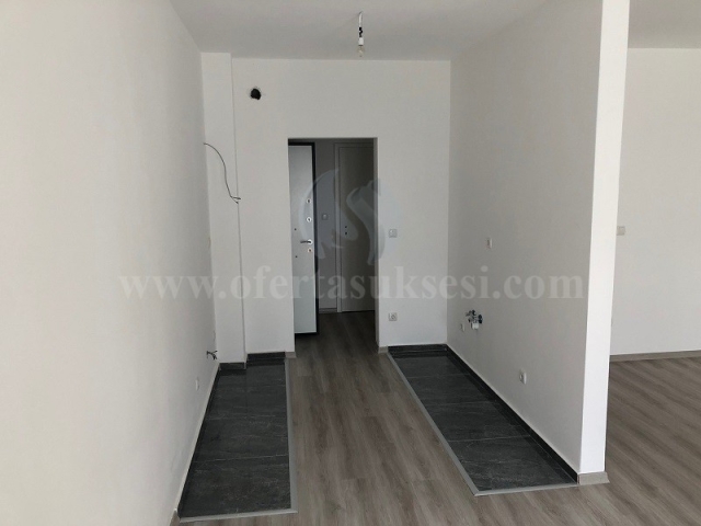 Shes banesen 90m2+50m2 ballkoni kati i -I- / Prishtine